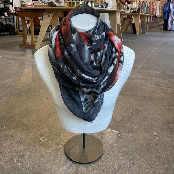 813 Ottotredici Sacred Heart Print Scarf